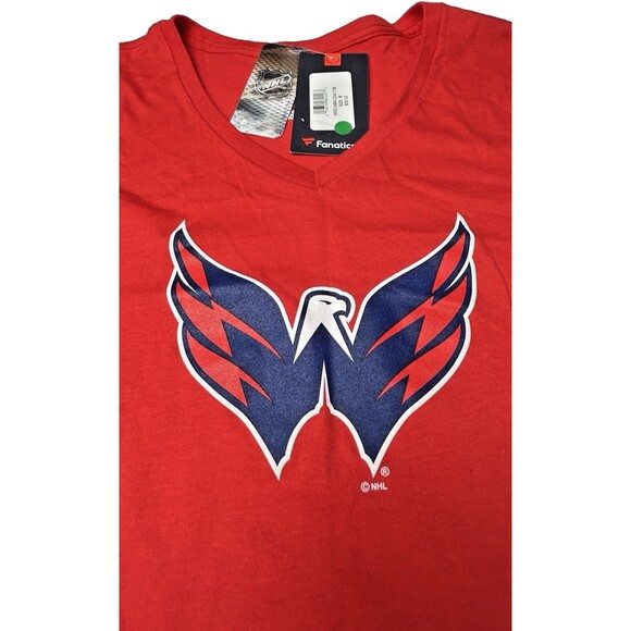 NHL Washington Capitals Women's Red Graphic Tee Medium V-Neck T-Shirt - Picture 2 of 11